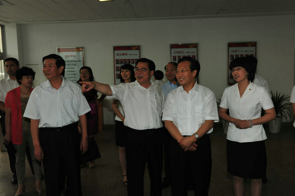 威海市委副書記趙熙殿一行來(lái)聯(lián)橋集團(tuán)視察