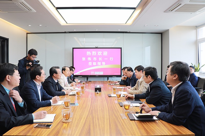 威海市副市長張偉一行來聯(lián)橋集團調(diào)研(圖4)