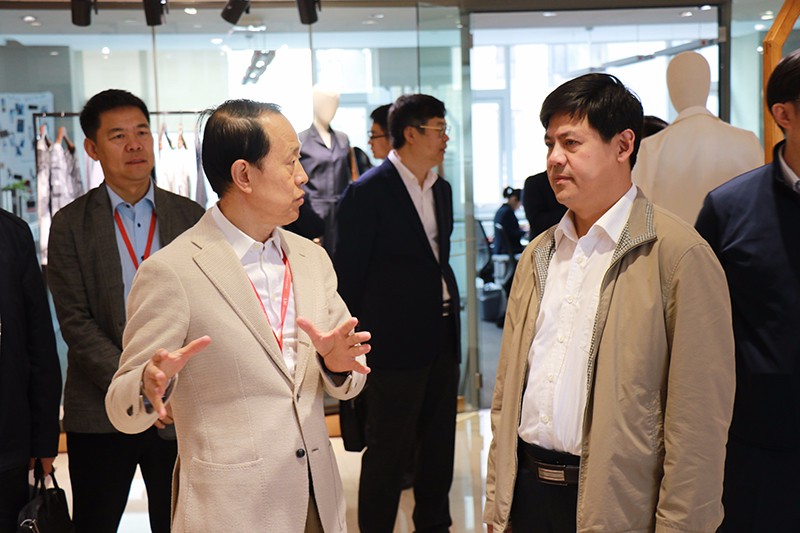 威海市副市長張偉一行來聯(lián)橋集團調(diào)研(圖3)