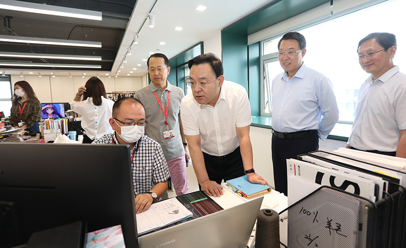 威海市委副書記、代市長閆劍波到聯(lián)橋集團(tuán)調(diào)研