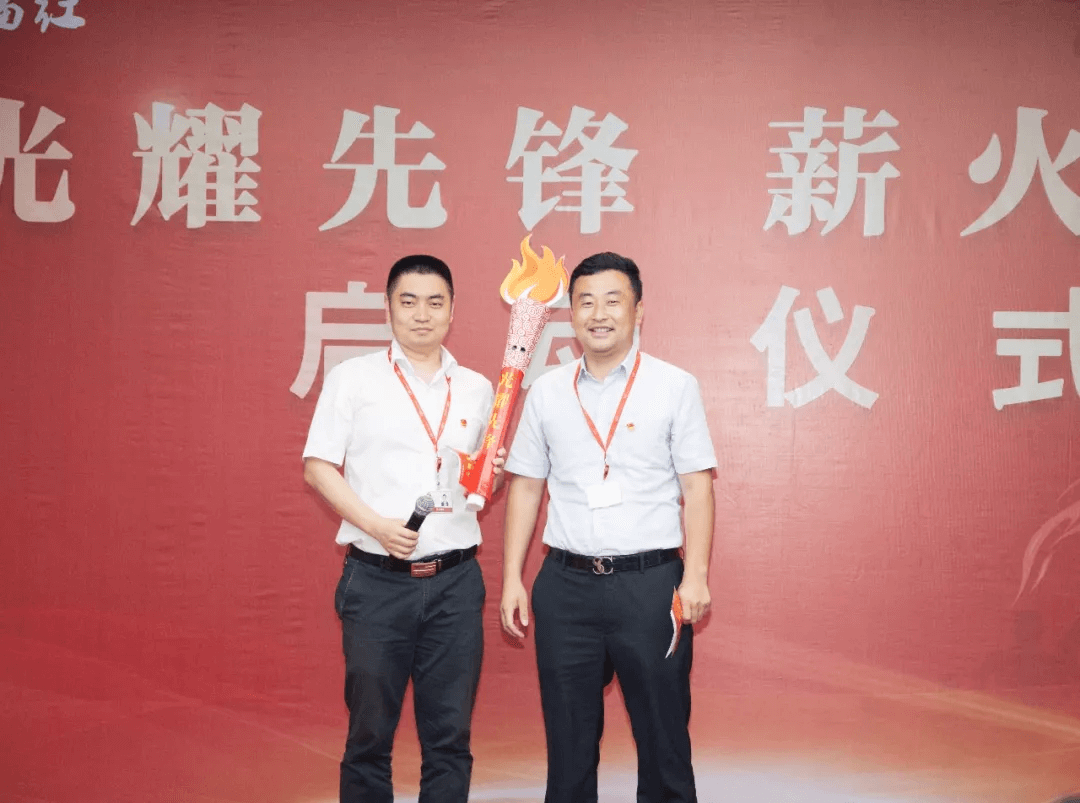 光耀先鋒 薪火接力 傳遞先鋒精神，踐行黨員使命，開(kāi)拓全新事業(yè)  王清華—蘇  航(圖1)